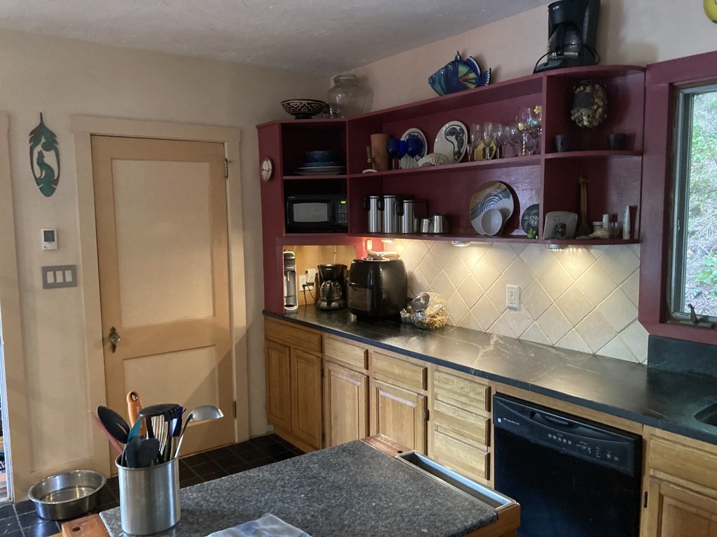 24-26 Beaconsfield Road Worcester, MA 01602 - Photo 6 of 21