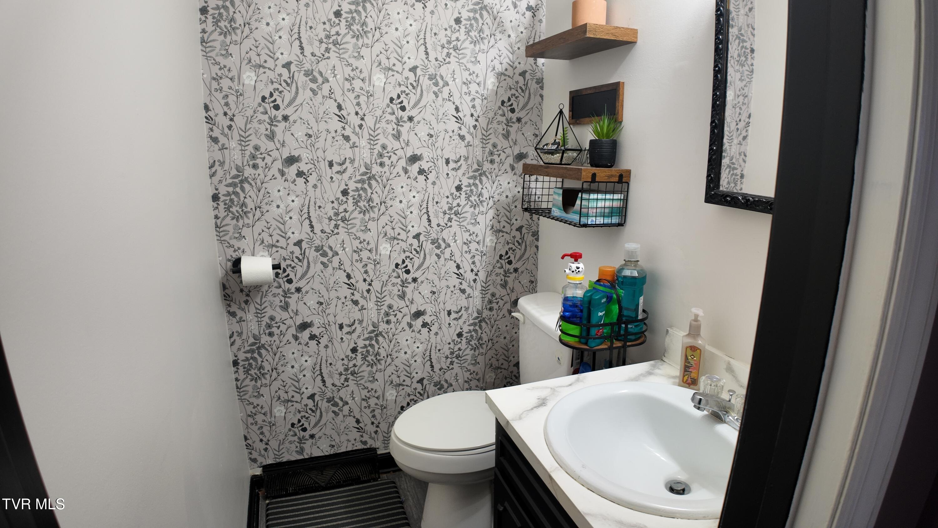 361 Springfield Drive Bristol, TN 37620 - Photo 13 of 26 Bathroom in master