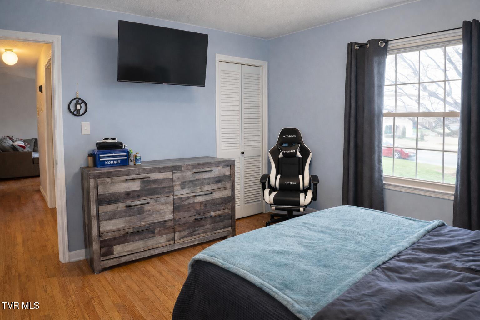 361 Springfield Drive Bristol, TN 37620 - Photo 14 of 26 Bedroom 2