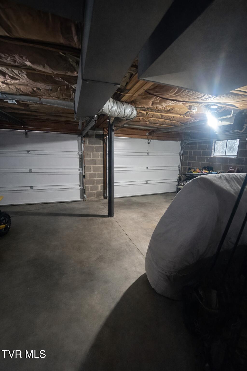 361 Springfield Drive Bristol, TN 37620 - Photo 20 of 26 Garage
