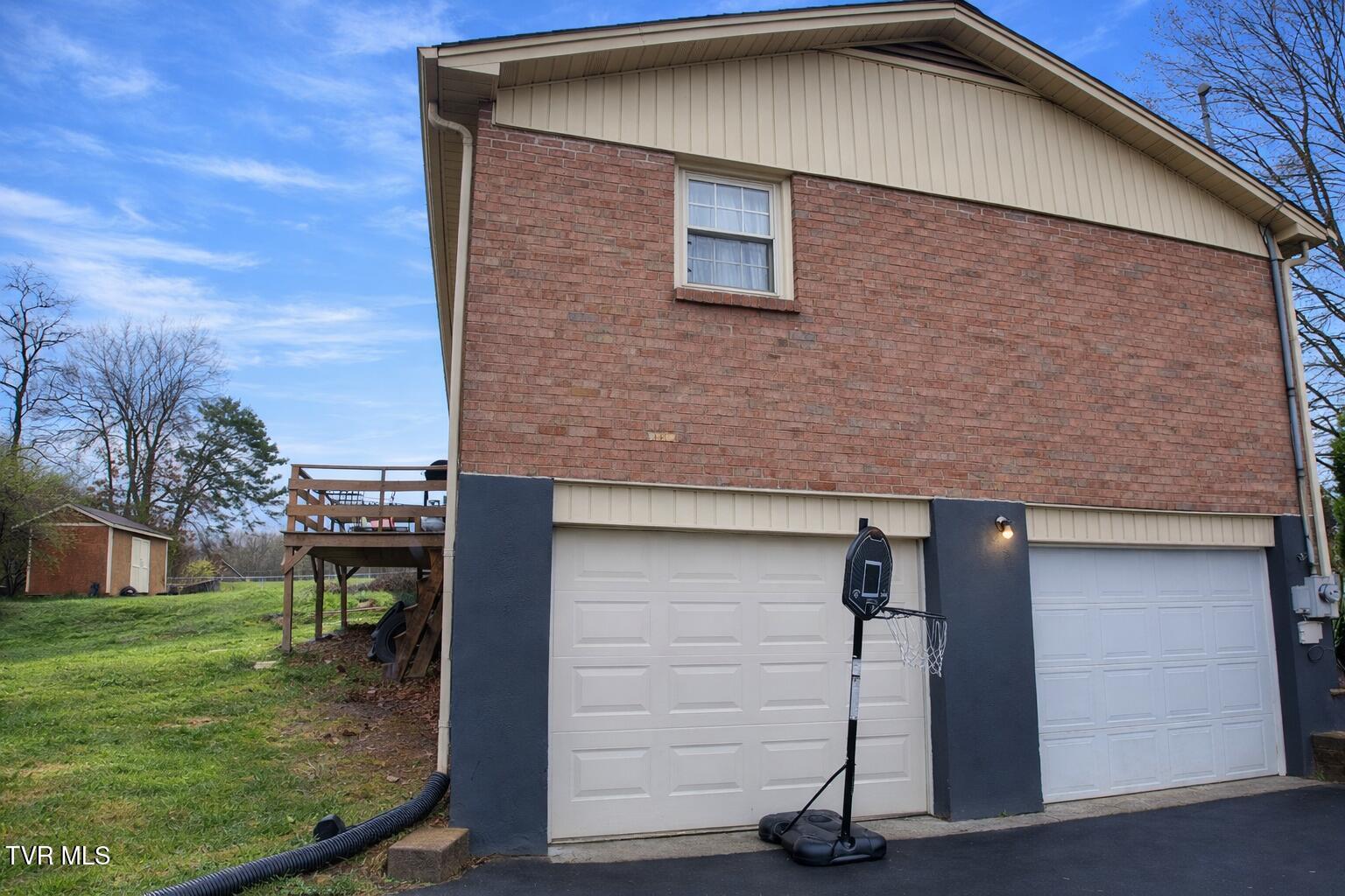 361 Springfield Drive Bristol, TN 37620 - Photo 23 of 26 garage