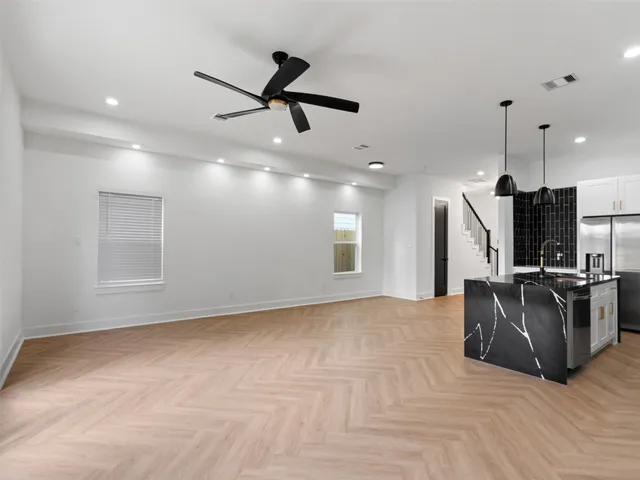 a view of a livingroom with furniture and a ceiling fan