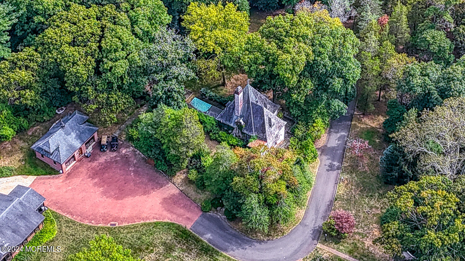 799 Navesink River Road Rumson, NJ 07760 - Photo 56 of 59 a view of a yard with flower plants
