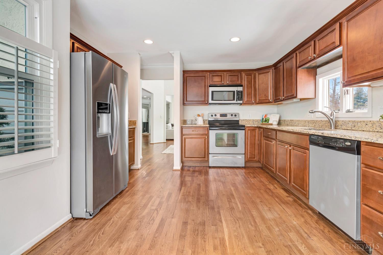 8837 Montgomery Road Cincinnati, OH 45236 - Photo 3 of 31