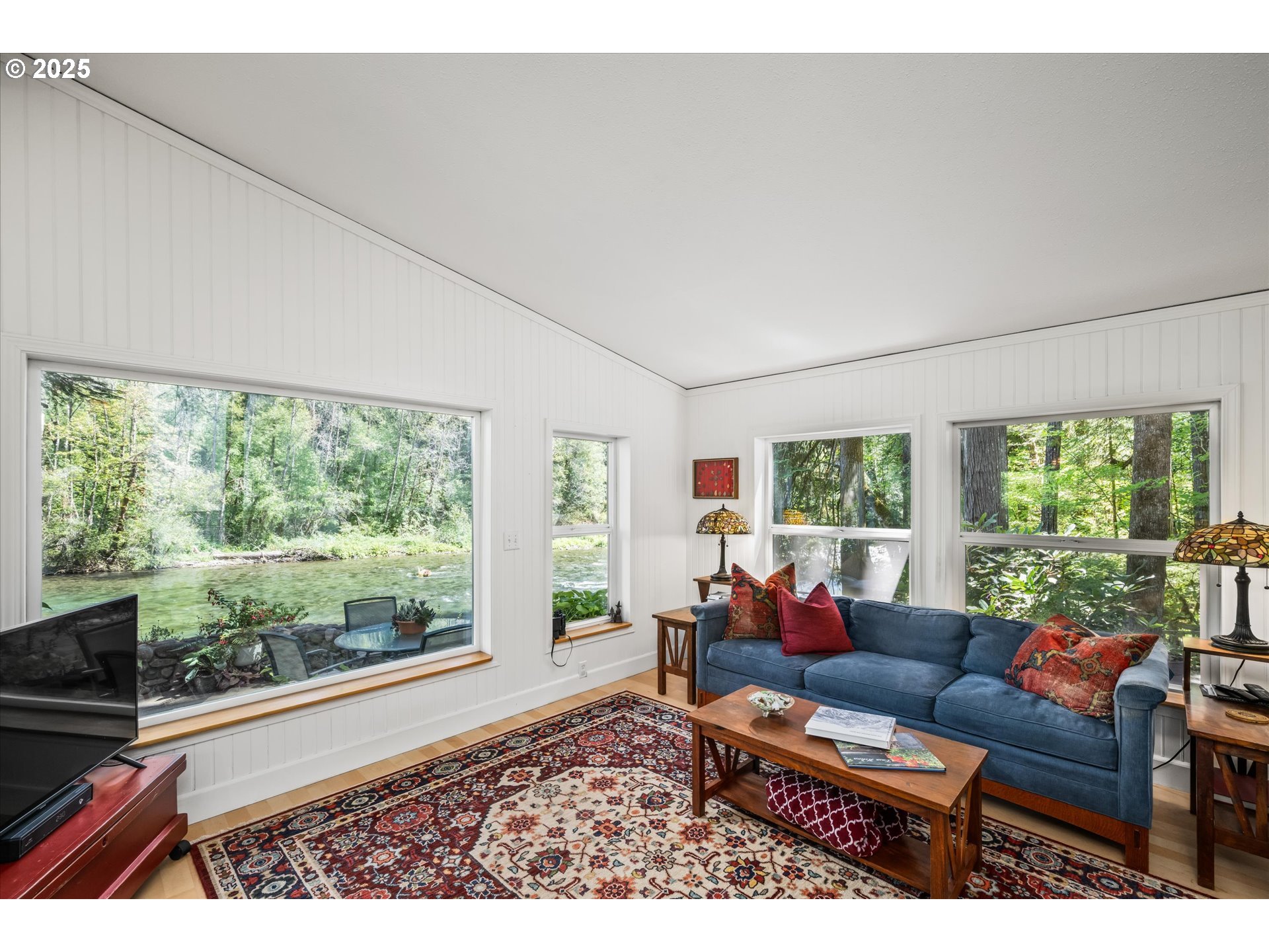 56582 North Bank Road Blue River, OR 97413 - Photo 5 of 41 Living Room