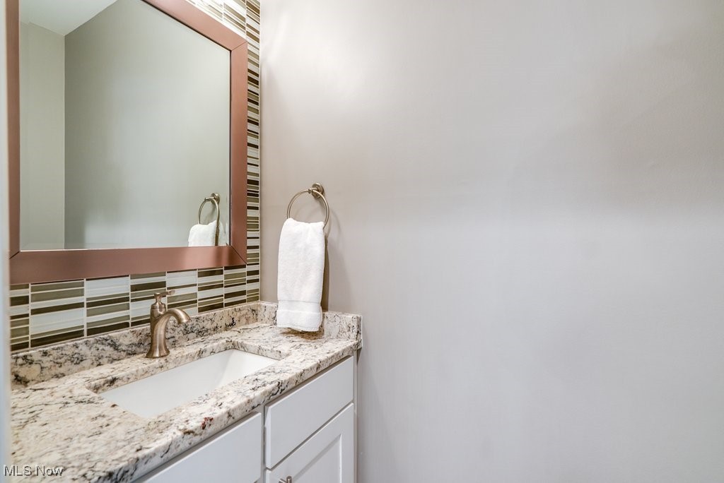 1078 Hampton Ridge Drive Akron, OH 44313 - Photo 27 of 39 Half Bath on Main Floor