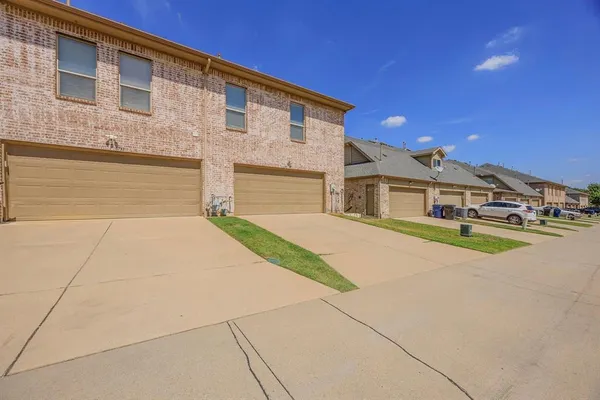 $2,800 | 6741 Cortona Lane, Frisco, TX 75034