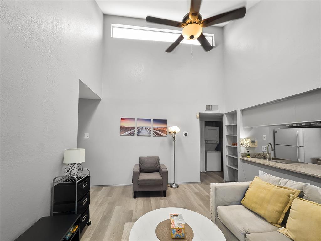 5750 Phoenix Drive, Unit 22 Dallas, TX 75231 - Photo 11 of 30 Living Room