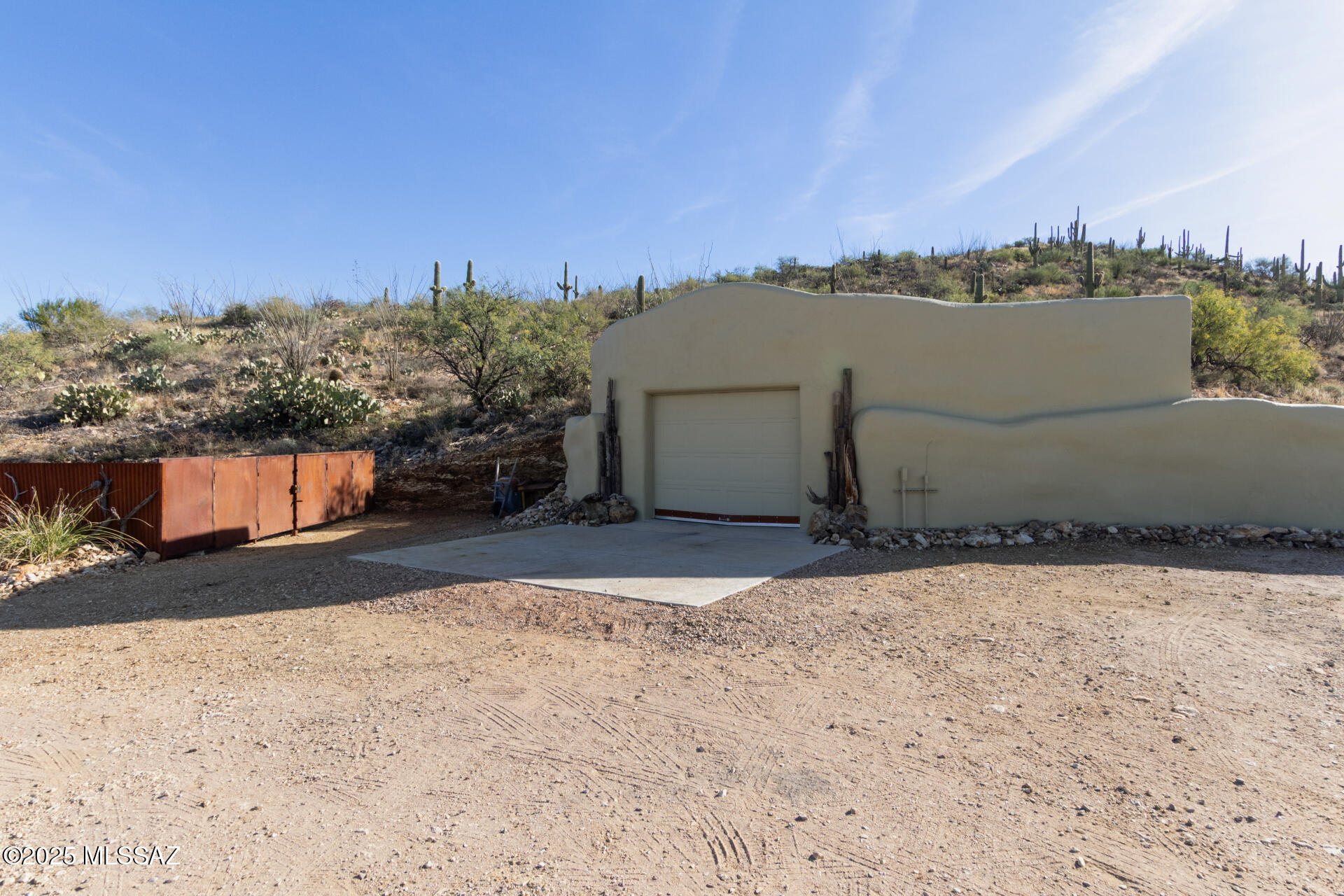 8491 South Pistol Hill Road Vail, AZ 85641 - Photo 8 of 50 Garage