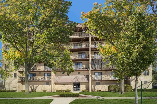 $319,300 | 1380 Oakwood Avenue, Unit 306, Des Plaines, IL 60016
