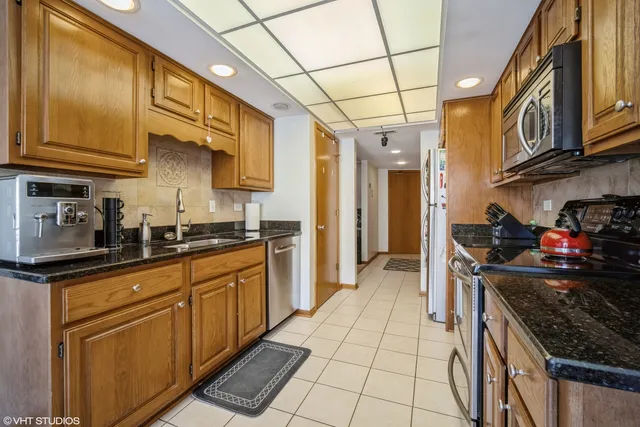 $319,300 | 1380 Oakwood Avenue, Unit 306, Des Plaines, IL 60016