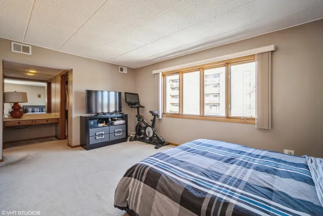 $319,300 | 1380 Oakwood Avenue, Unit 306, Des Plaines, IL 60016