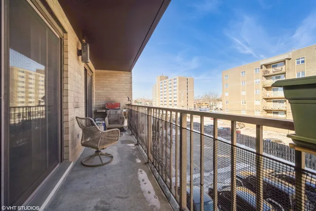 $319,300 | 1380 Oakwood Avenue, Unit 306, Des Plaines, IL 60016