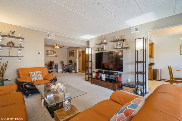 $319,300 | 1380 Oakwood Avenue, Unit 306, Des Plaines, IL 60016