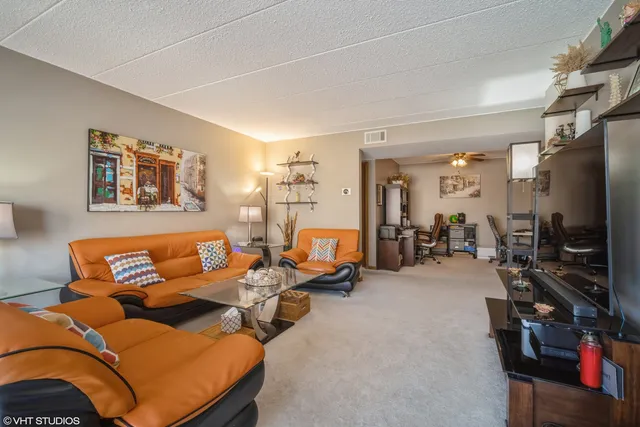 $319,300 | 1380 Oakwood Avenue, Unit 306, Des Plaines, IL 60016