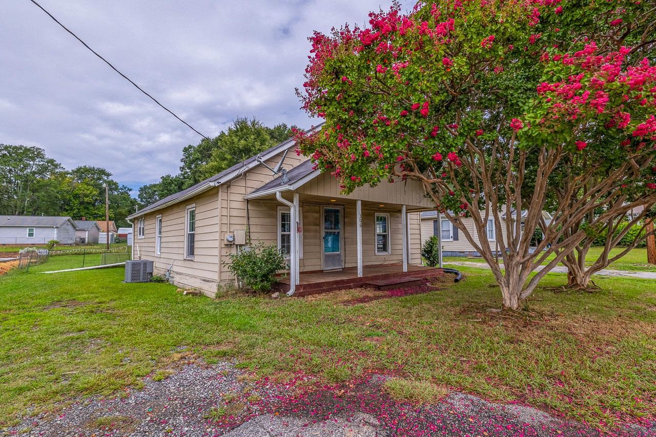 306 Poplar Drive Greer, SC 29651 - Photo 2 of 31