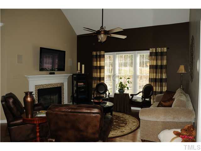 829 Bromley Way Raleigh, NC 27615 - Photo 4 of 10