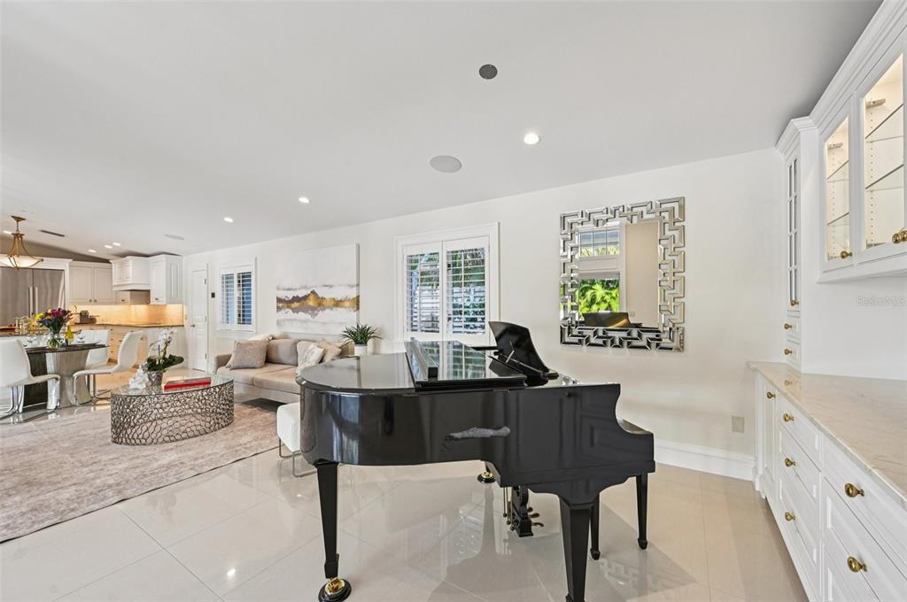 1121 Morningside Place Sarasota, FL 34236 - Photo 12 of 76