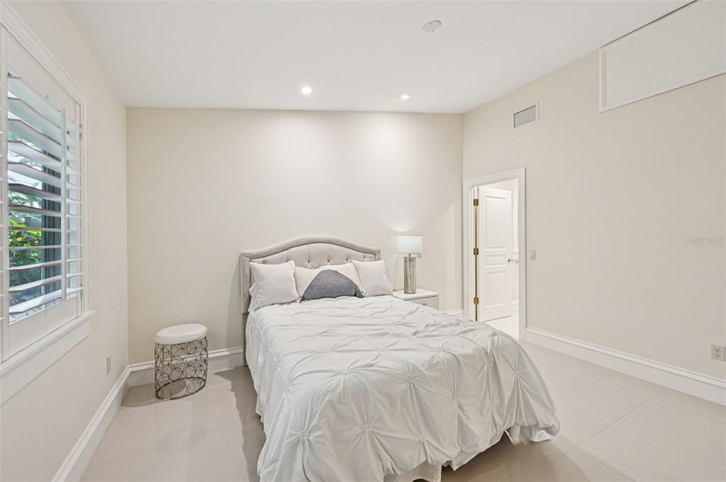 1121 Morningside Place Sarasota, FL 34236 - Photo 33 of 76