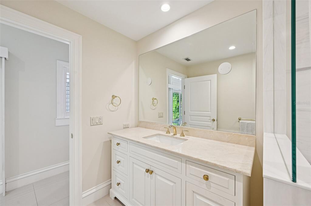 1121 Morningside Place Sarasota, FL 34236 - Photo 34 of 76