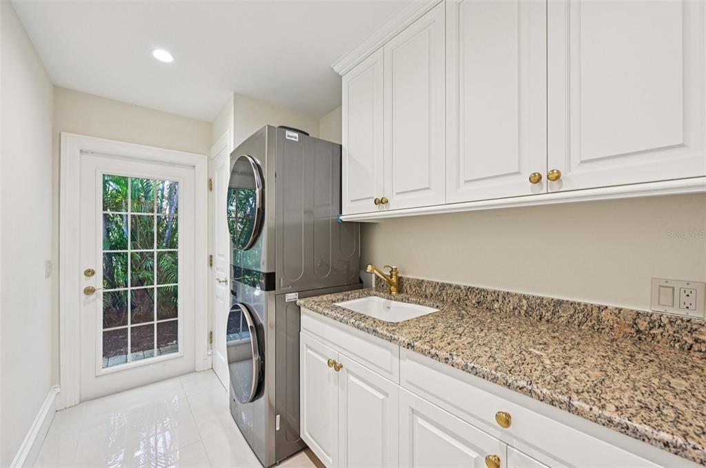 1121 Morningside Place Sarasota, FL 34236 - Photo 41 of 76