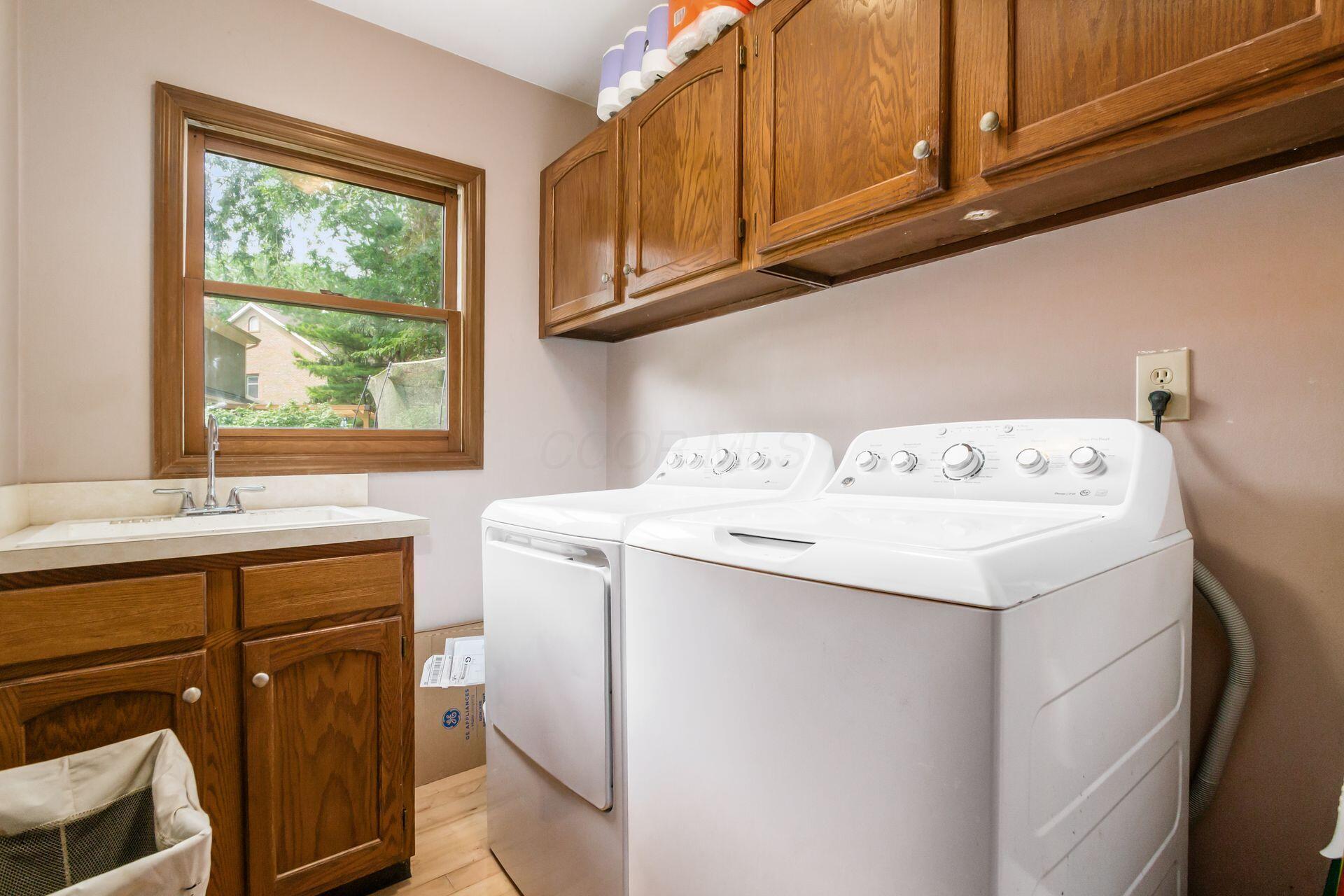 129 Meadow Ridge Court Powell, OH 43065 - Photo 22 of 44 Laundry