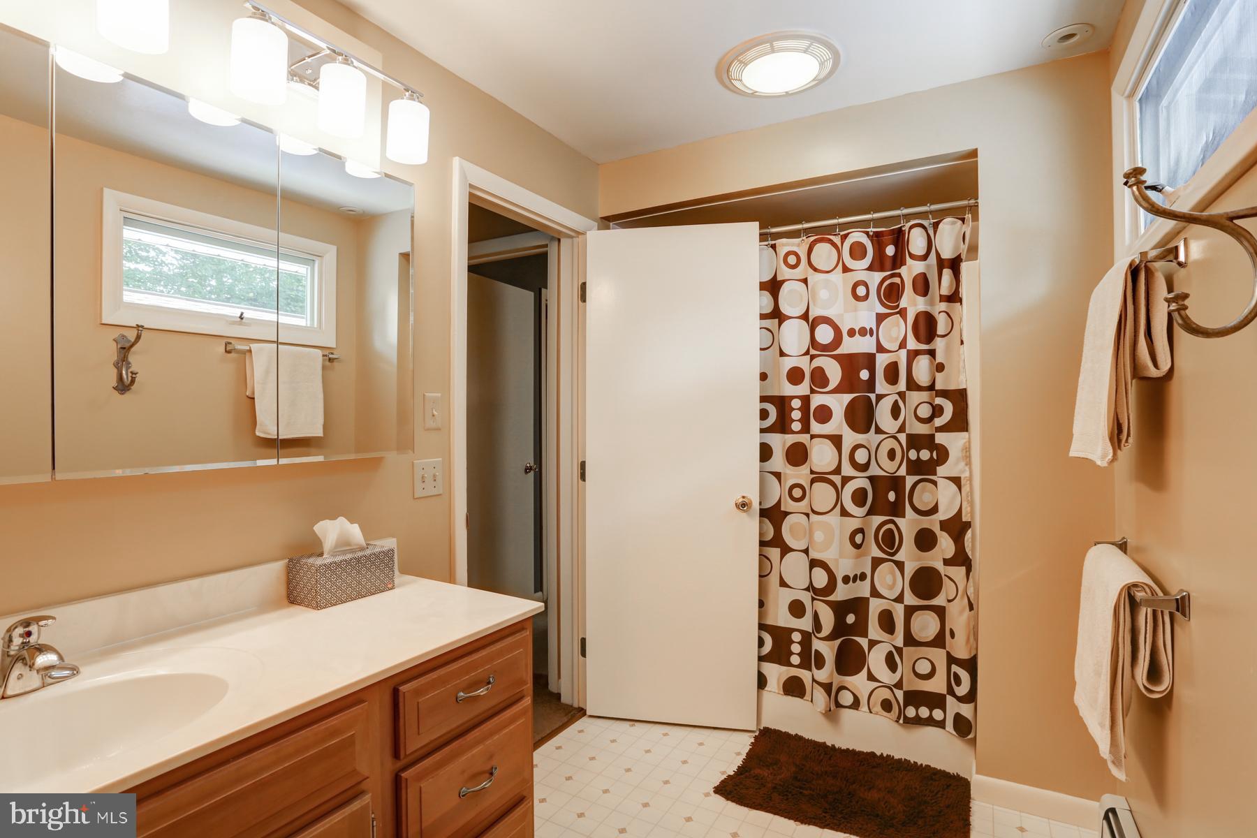 1155 Ridge Road Elizabethtown, PA 17022 - Photo 30 of 53 Full bathroom #1