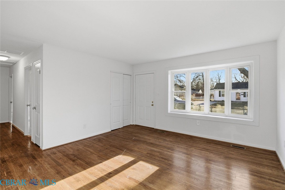 816 Smith Street Hampton, VA 23661 - Photo 8 of 24