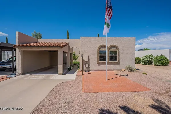 $1,400 | 327 North Calle Del Chancero, Green Valley, AZ 85614