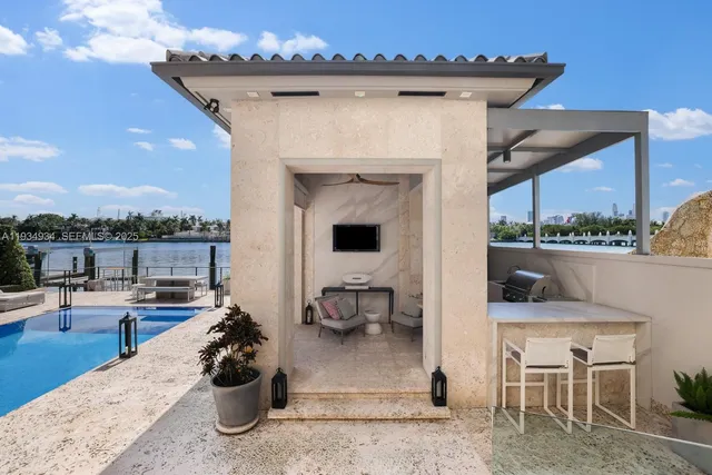$18,900,000 | 176 South Hibiscus Drive, Miami Beach, FL 33139