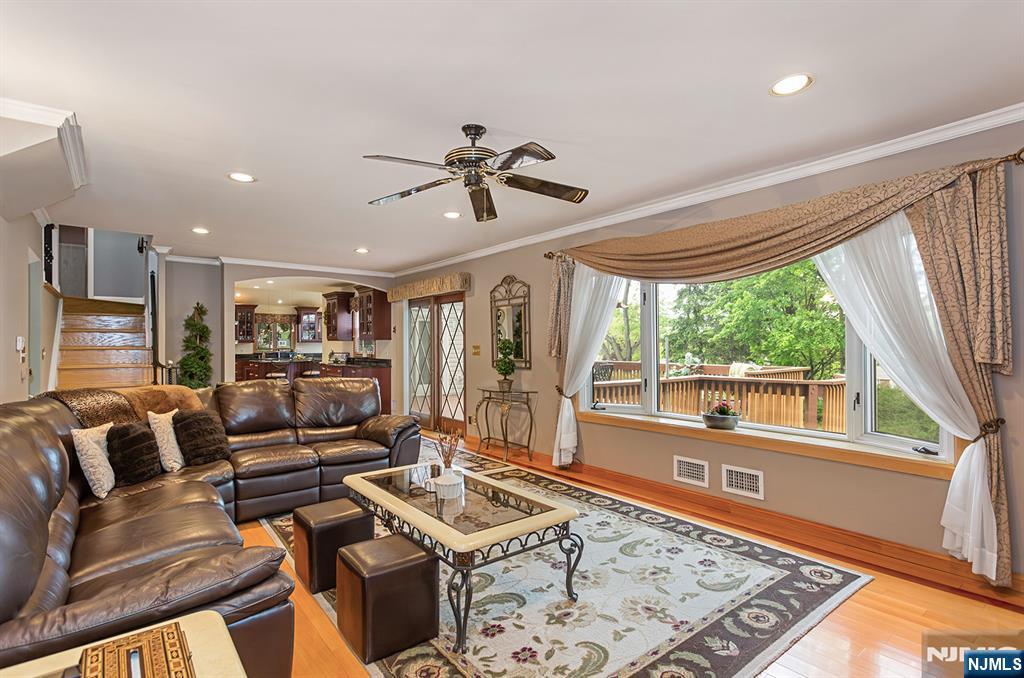 16 Barbara Way Wayne, NJ 07470 - Photo 15 of 35 a living room with furniture and a table
