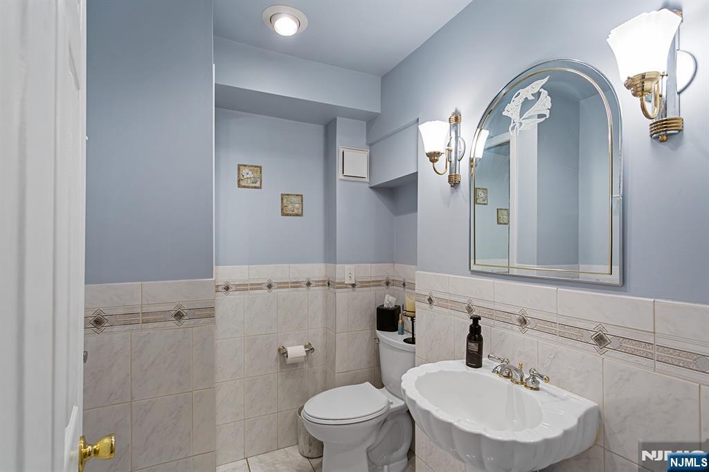 16 Barbara Way Wayne, NJ 07470 - Photo 29 of 35 a bathroom with a toilet a sink and mirror