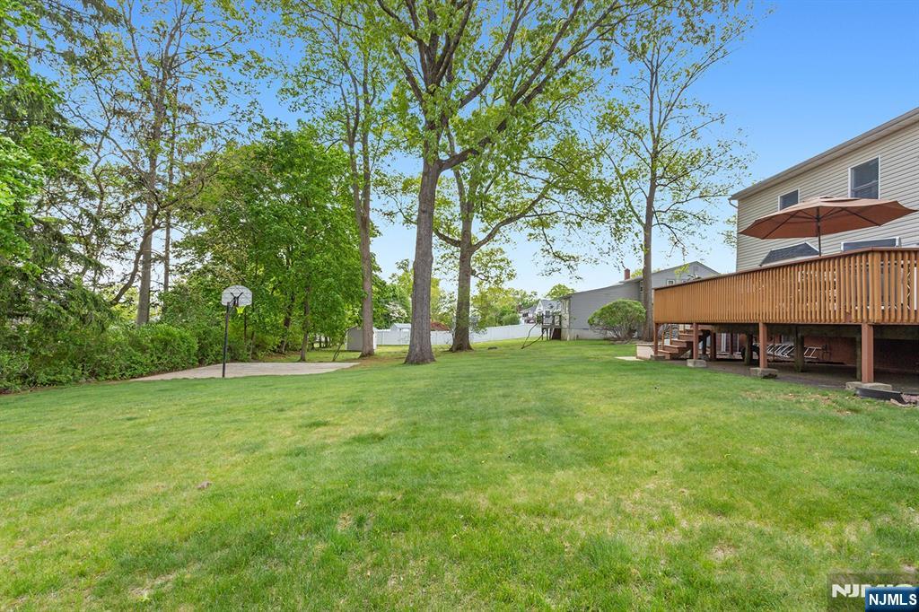 16 Barbara Way Wayne, NJ 07470 - Photo 33 of 35 a backyard of a house with plants and large trees