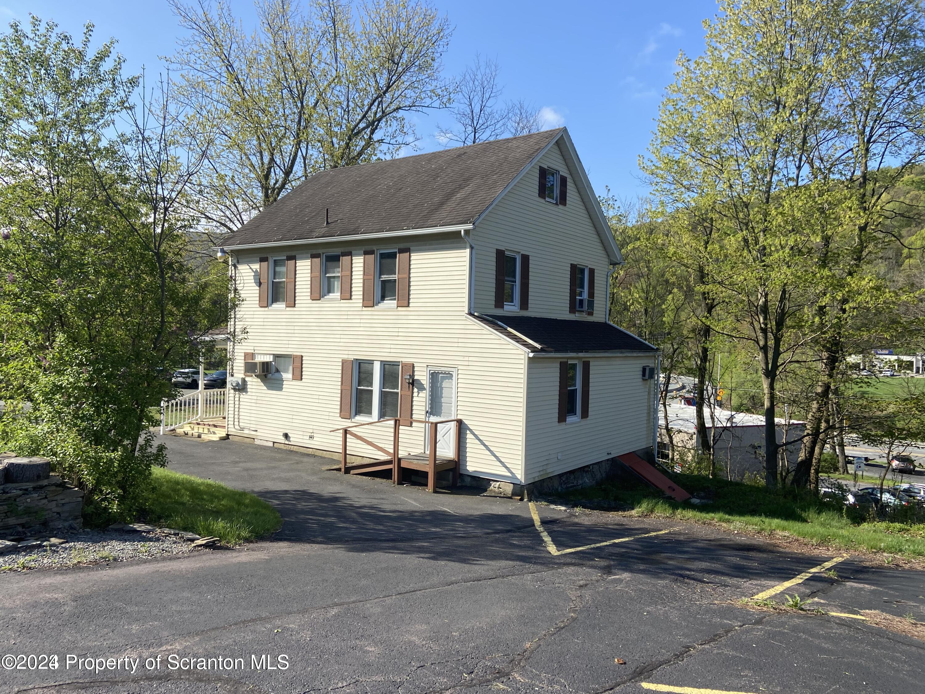 105 Willowbrook Road Clarks Summit, PA 18411 - Photo 5 of 22 Gallery Image 5