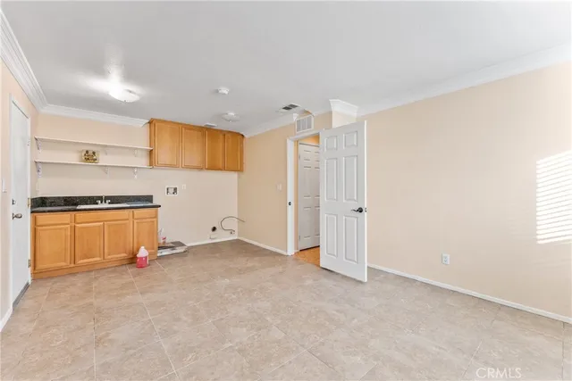 an empty room with windows and ceiling fan