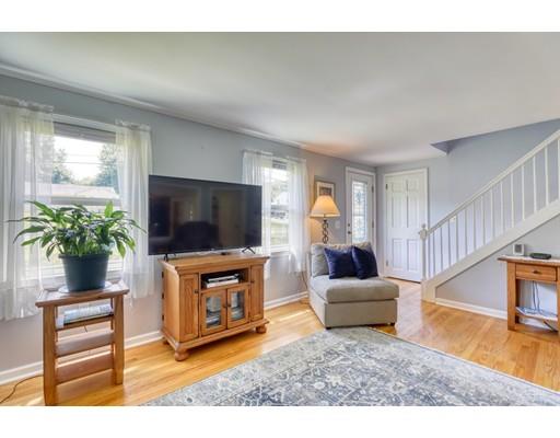 136 Bartels Street Springfield, MA 01128 - Photo 4 of 20