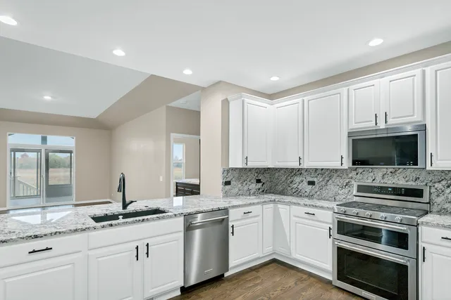 $3,900 | 2660 Harnish Drive, Algonquin, IL 60102