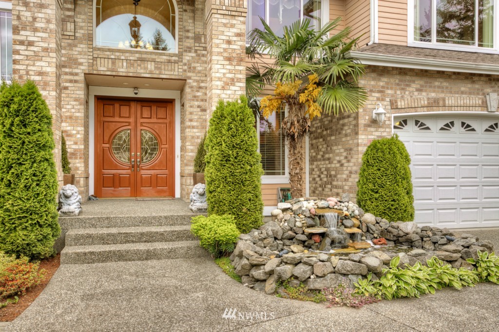 12403 155th Avenue Southeast Renton, WA 98059 - Photo 2 of 24 Gallery Image 2