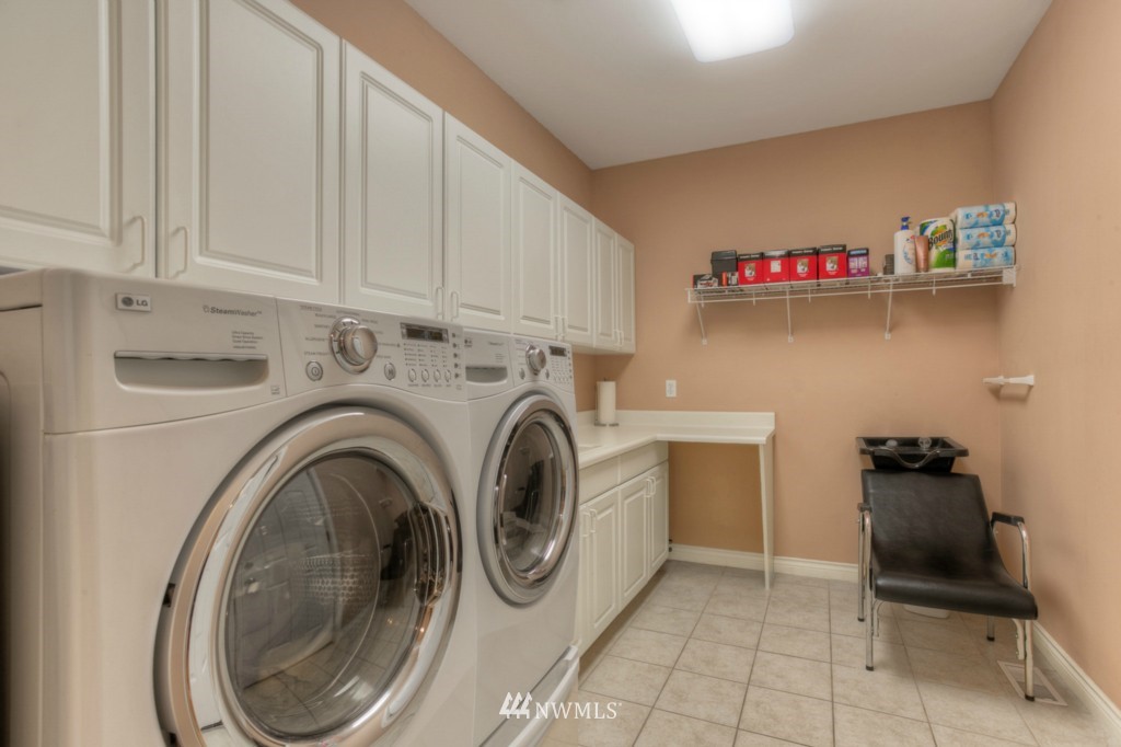 12403 155th Avenue Southeast Renton, WA 98059 - Photo 15 of 24 Gallery Image 15