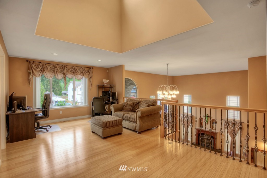 12403 155th Avenue Southeast Renton, WA 98059 - Photo 16 of 24 Gallery Image 16