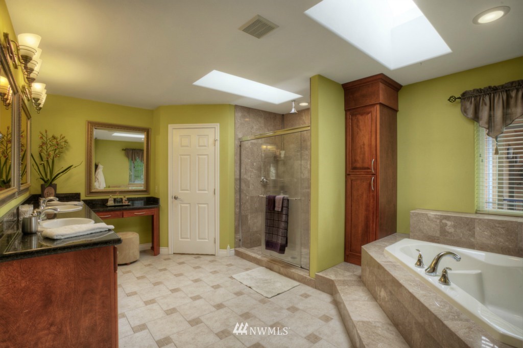 12403 155th Avenue Southeast Renton, WA 98059 - Photo 18 of 24 Gallery Image 18