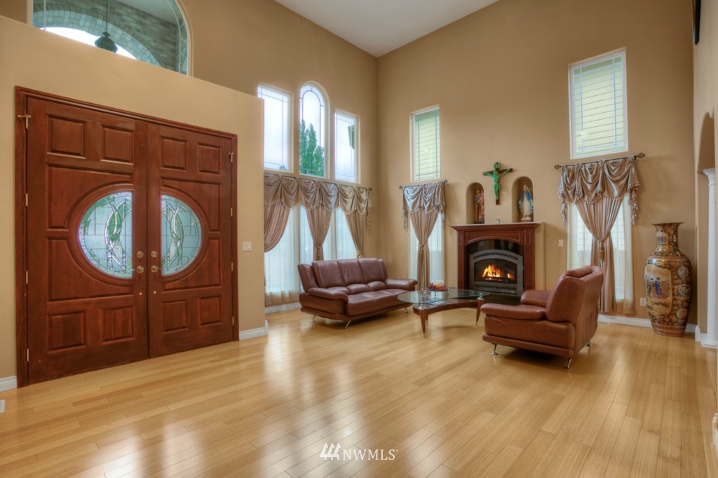12403 155th Avenue Southeast Renton, WA 98059 - Photo 3 of 24 Gallery Image 3