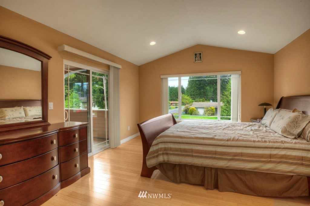 12403 155th Avenue Southeast Renton, WA 98059 - Photo 21 of 24 Gallery Image 21