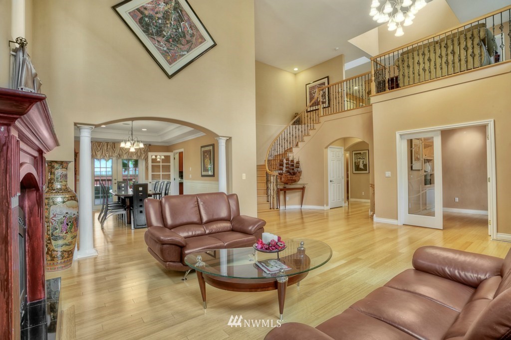 12403 155th Avenue Southeast Renton, WA 98059 - Photo 4 of 24 Gallery Image 4