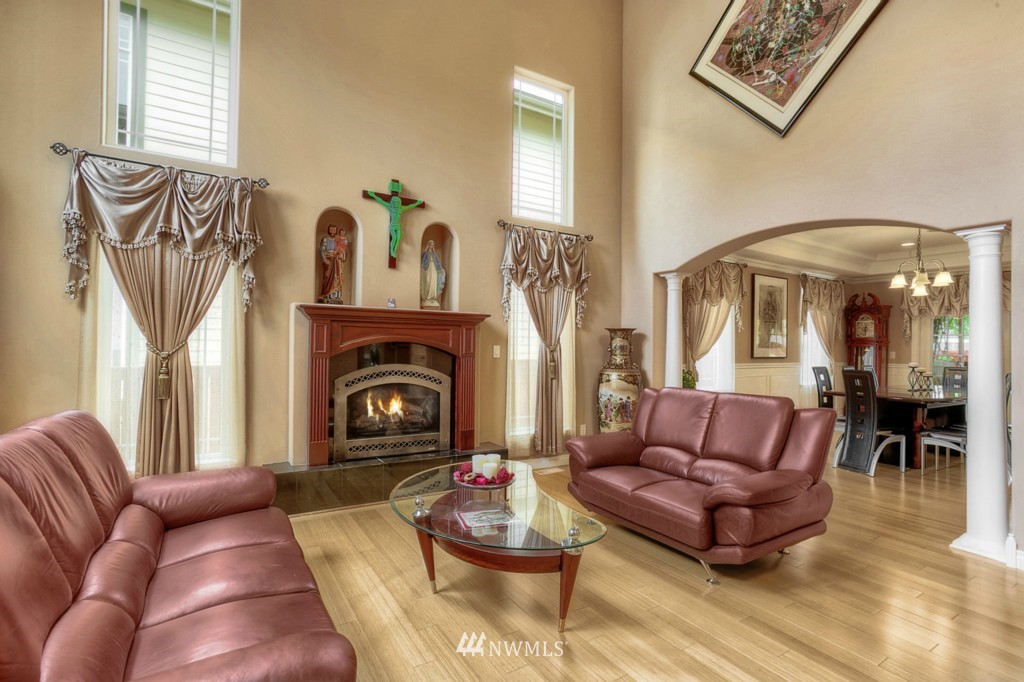 12403 155th Avenue Southeast Renton, WA 98059 - Photo 5 of 24 Gallery Image 5