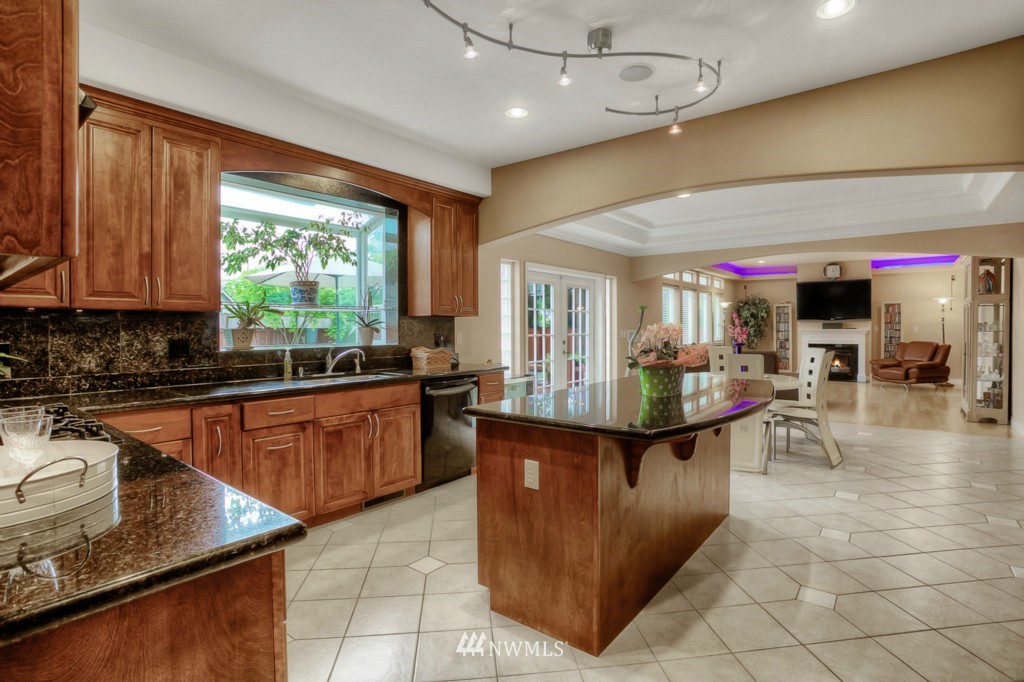 12403 155th Avenue Southeast Renton, WA 98059 - Photo 8 of 24 Gallery Image 8