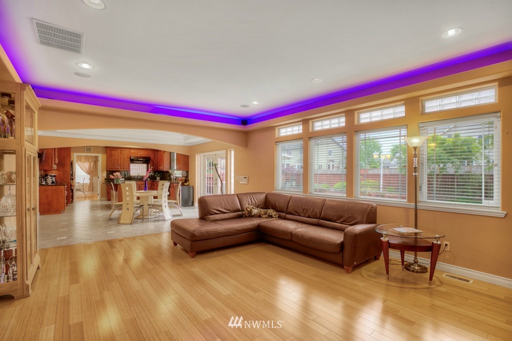 12403 155th Avenue Southeast Renton, WA 98059 - Photo 10 of 24 Gallery Image 10