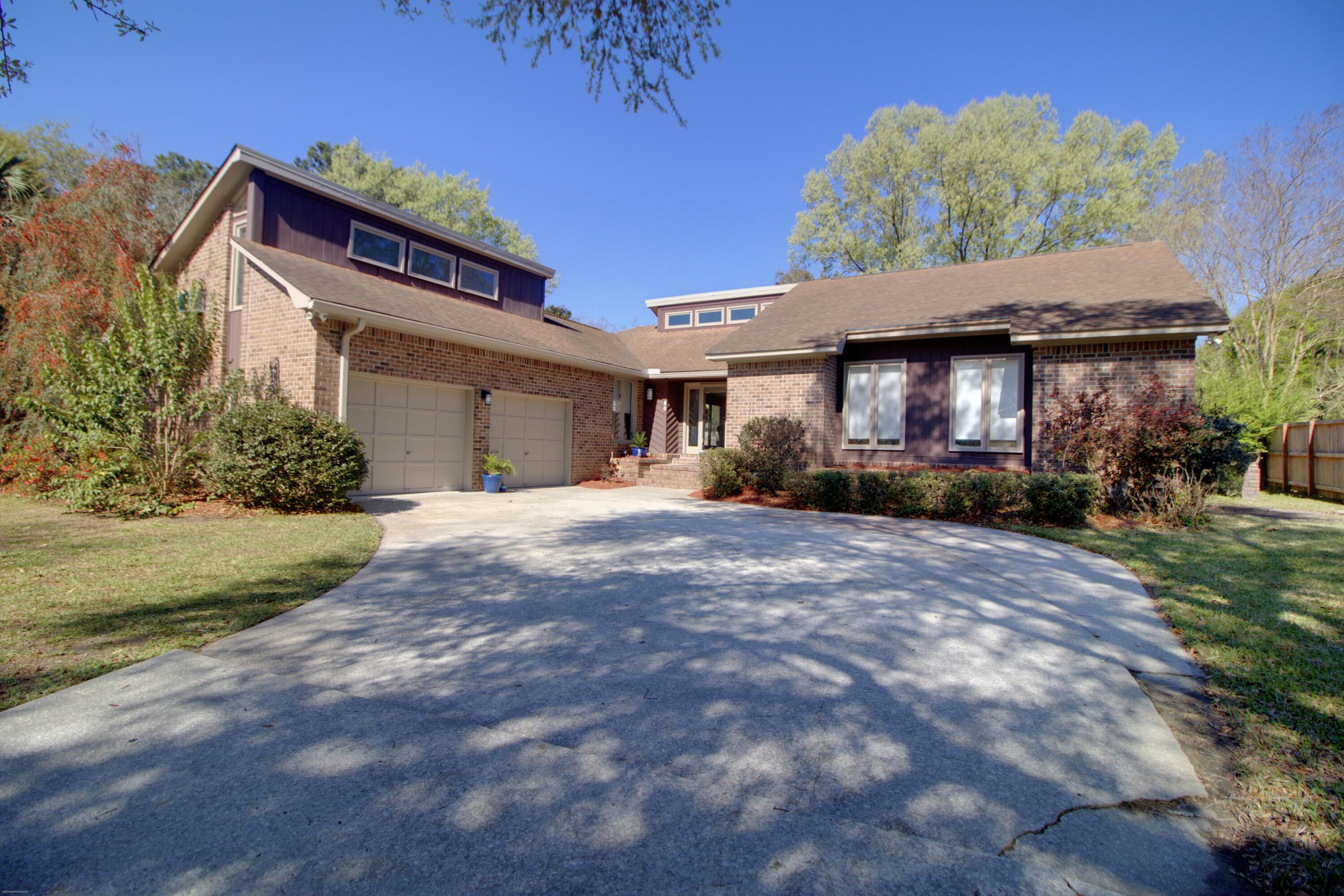18 Lavington Road Charleston, SC 29407 - Photo 1 of 44 Welcome home to 18 Lavington Rd