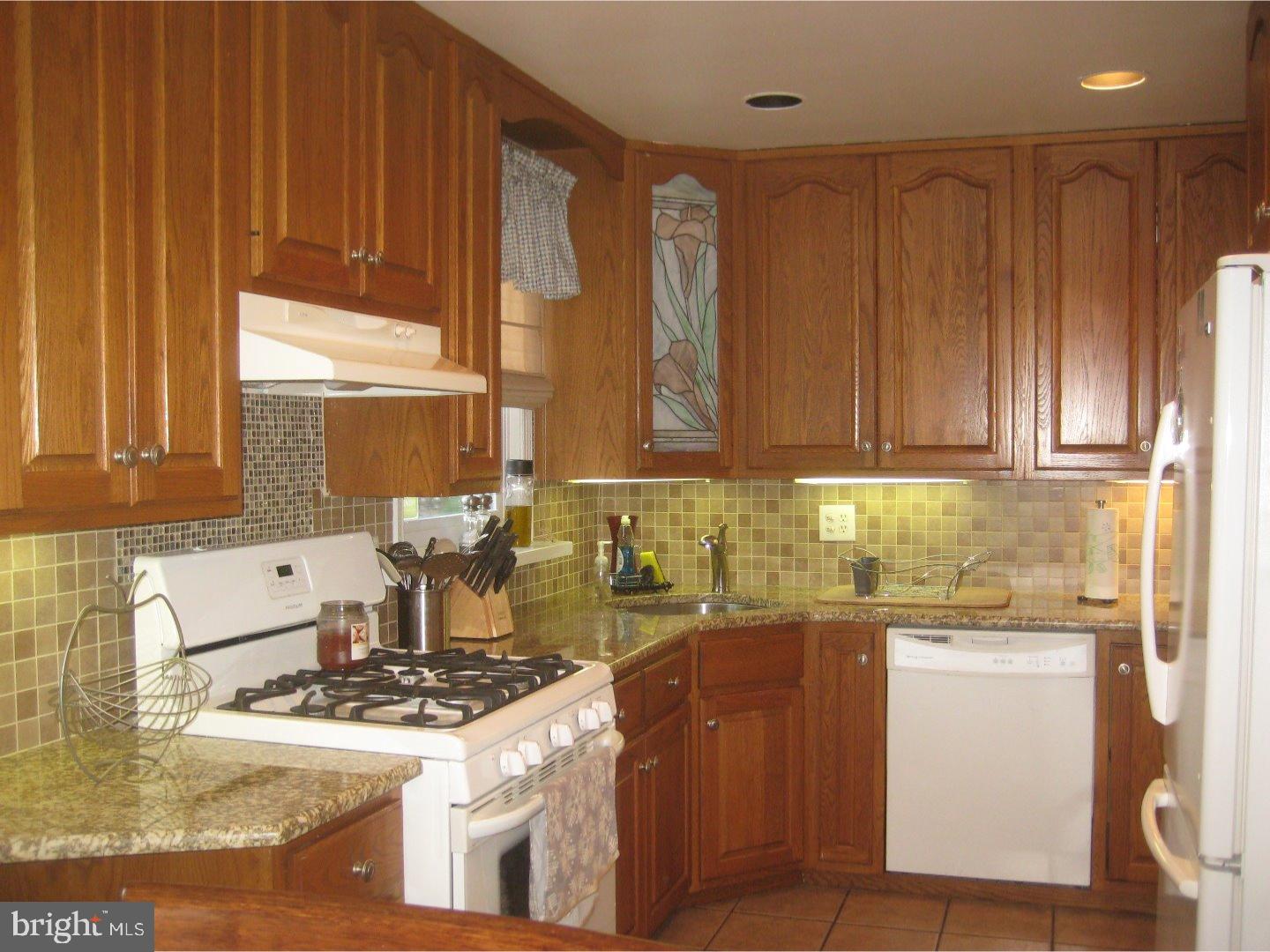 9154 Ryerson Road Philadelphia, PA 19114 - Photo 8 of 25 Kitchen