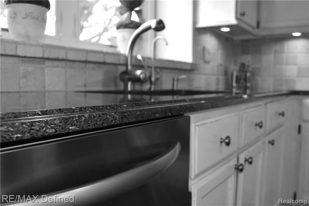 1216 Bembridge Drive Rochester Hills, MI 48307 - Photo 6 of 46